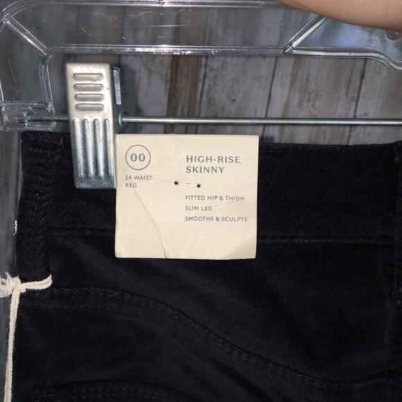 NWT Universal Thread Black High Rise Soft Jeans - Picture 5 of 5